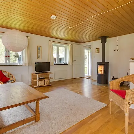 Three-bedroom Holiday In * Hals